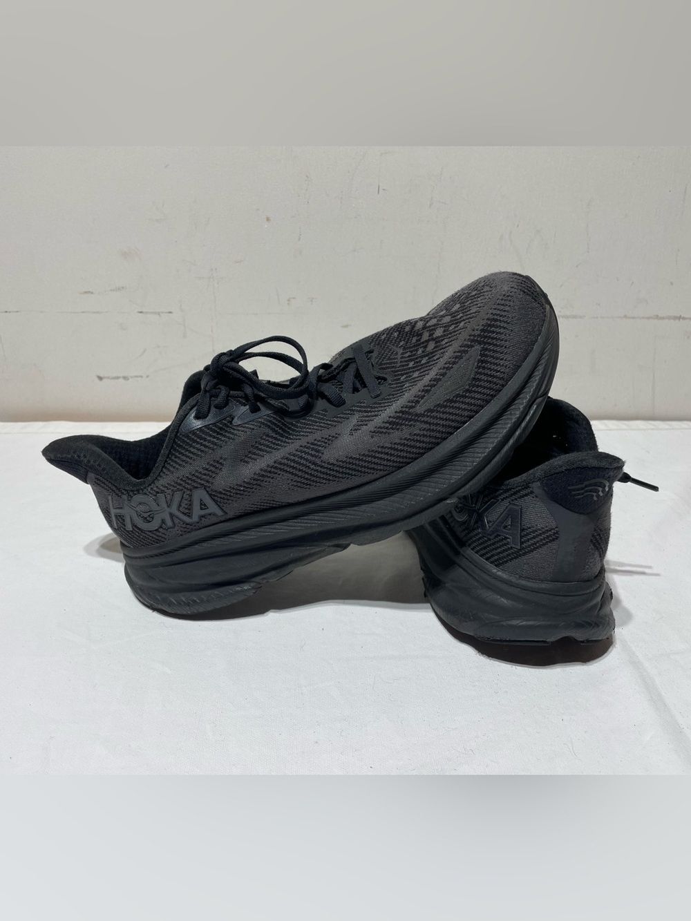 HOKA Clifton 9 Running Shoes Mens 9.5 2E Wide Triple Black 1132210 BBLC